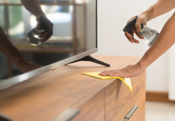 DELIKATNY ŚRODEK DO CZYSZCZENIA MEBLI DREWNIANYCH [HPCI-06]