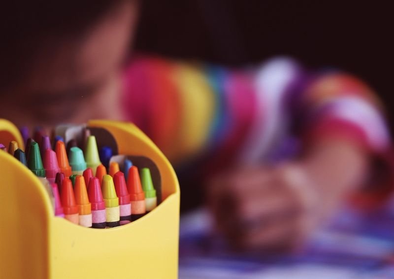 why do we see colors - crayons colorful