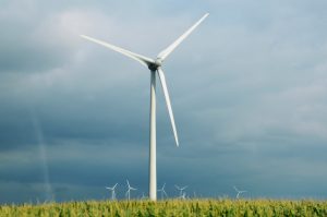 Moinhos De Vento Para Produção De Energia Elétrica. Gerador De Energia  Eólica. Turbina Eólica Tripla No Campo Do Deserto Sob Céu a Foto de Stock -  Imagem de fazenda, fotovoltaica: 200214154