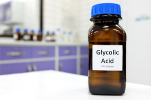 Qu'est-ce que l'acide glycolique et quels sont ses bénéfices pour la peau
