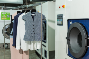 Qué es la limpieza en seco? ¿Qué ropa se limpia con este método? - PCC  Group Product Portal